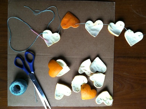 Love the cheery sweet smell of citrus? Click through to get a FREE Wonder Wednesday citrus garland making activity!