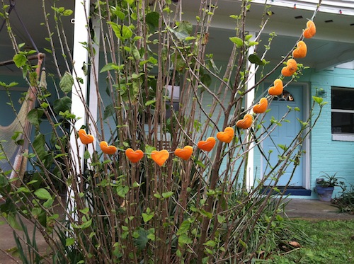 Love the cheery sweet smell of citrus? Click through to get a FREE Wonder Wednesday citrus garland making activity!