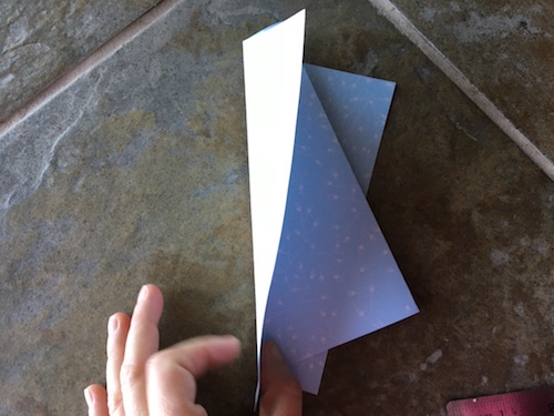 Celebrate the spring winds with some Wings, Worms, and Wonder kite flying creative nature connection fun! Click to learn how to make your own kites!