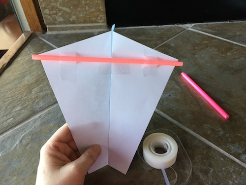 Celebrate the spring winds with some Wings, Worms, and Wonder kite flying creative nature connection fun! Click to learn how to make your own kites!